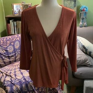 Chico’s Travelers Subtle Animal Print Wrap Blouse Size 0